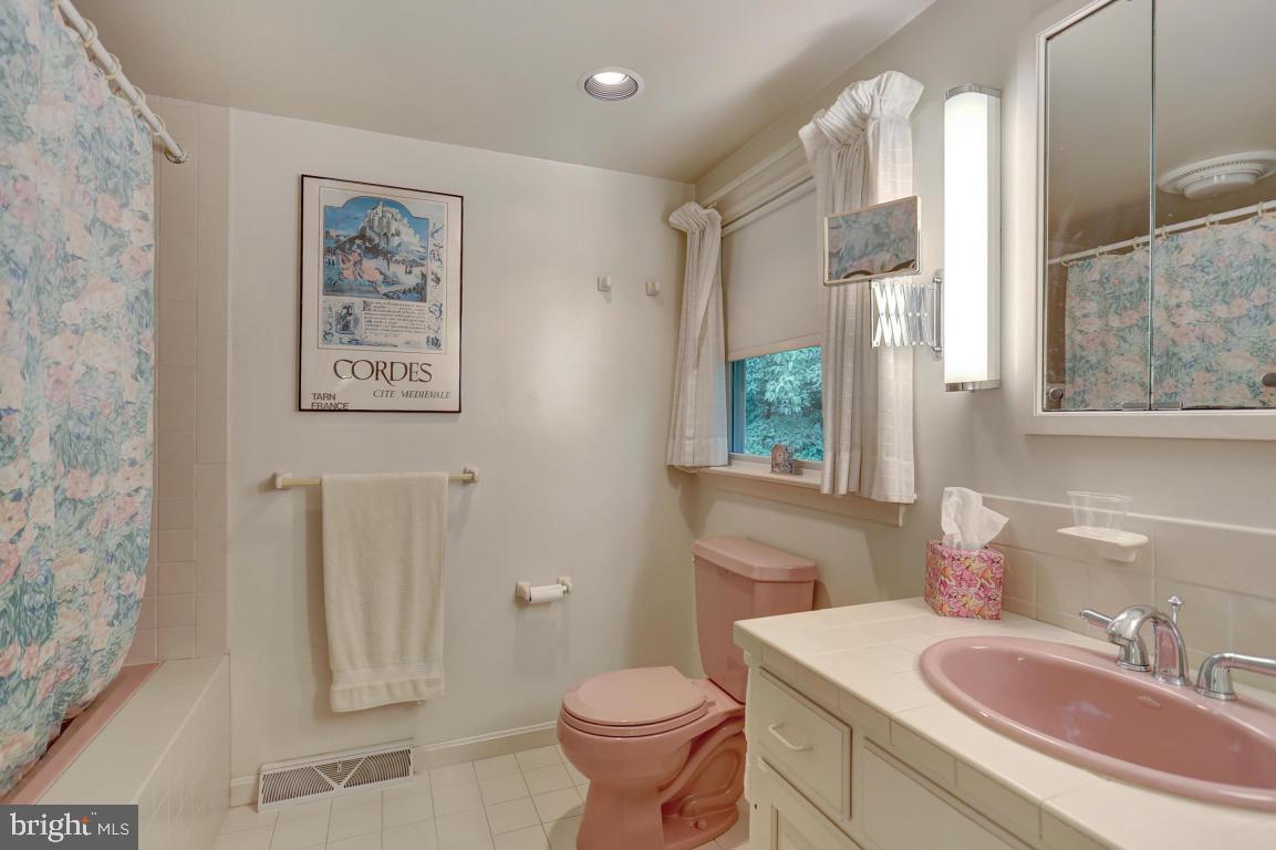 1416 Newton Road Lancaster, PA 17603 - Photo 24 of 37 Gallery Image 24