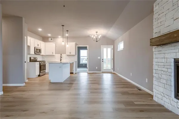 $402,408 | 18400 West 205th Terrace, Spring Hill, KS 66083