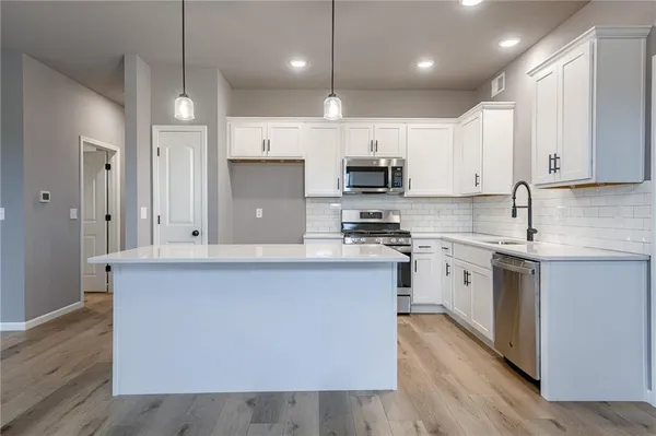 $402,408 | 18400 West 205th Terrace, Spring Hill, KS 66083