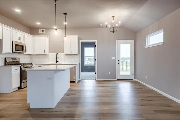 $402,408 | 18400 West 205th Terrace, Spring Hill, KS 66083