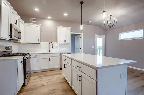 $402,408 | 18400 West 205th Terrace, Spring Hill, KS 66083