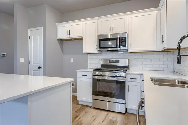 $402,408 | 18400 West 205th Terrace, Spring Hill, KS 66083