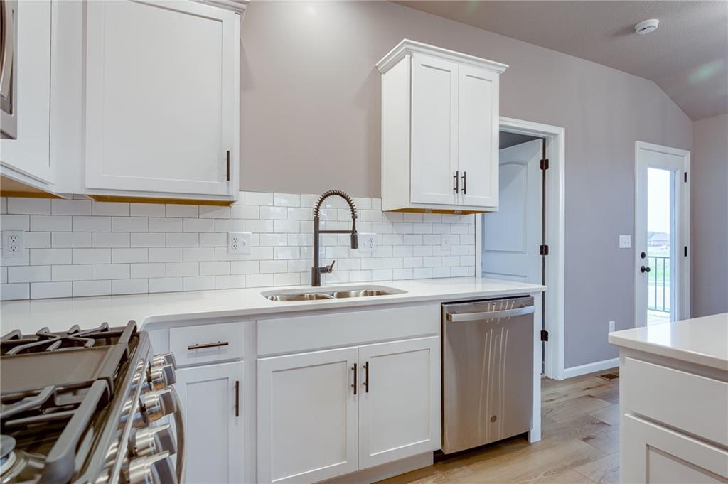 18400 West 205th Terrace Spring Hill, KS 66083 - Photo 5 of 36