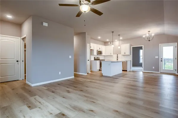 $402,408 | 18400 West 205th Terrace, Spring Hill, KS 66083