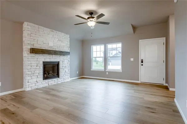 $402,408 | 18400 West 205th Terrace, Spring Hill, KS 66083