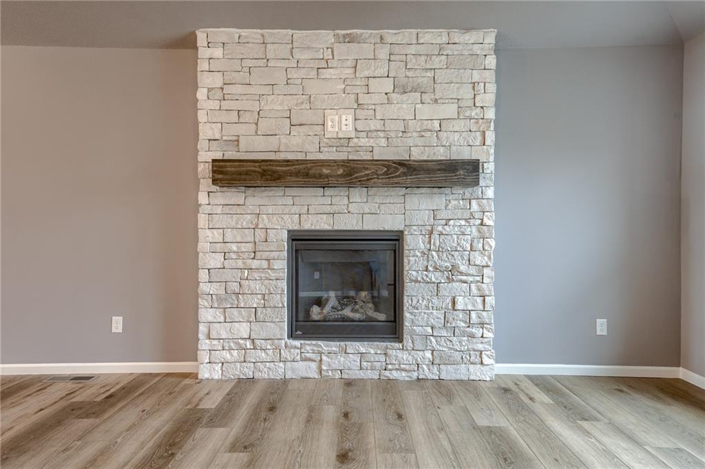 18400 West 205th Terrace Spring Hill, KS 66083 - Photo 9 of 36