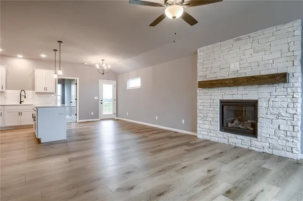 $402,408 | 18400 West 205th Terrace, Spring Hill, KS 66083