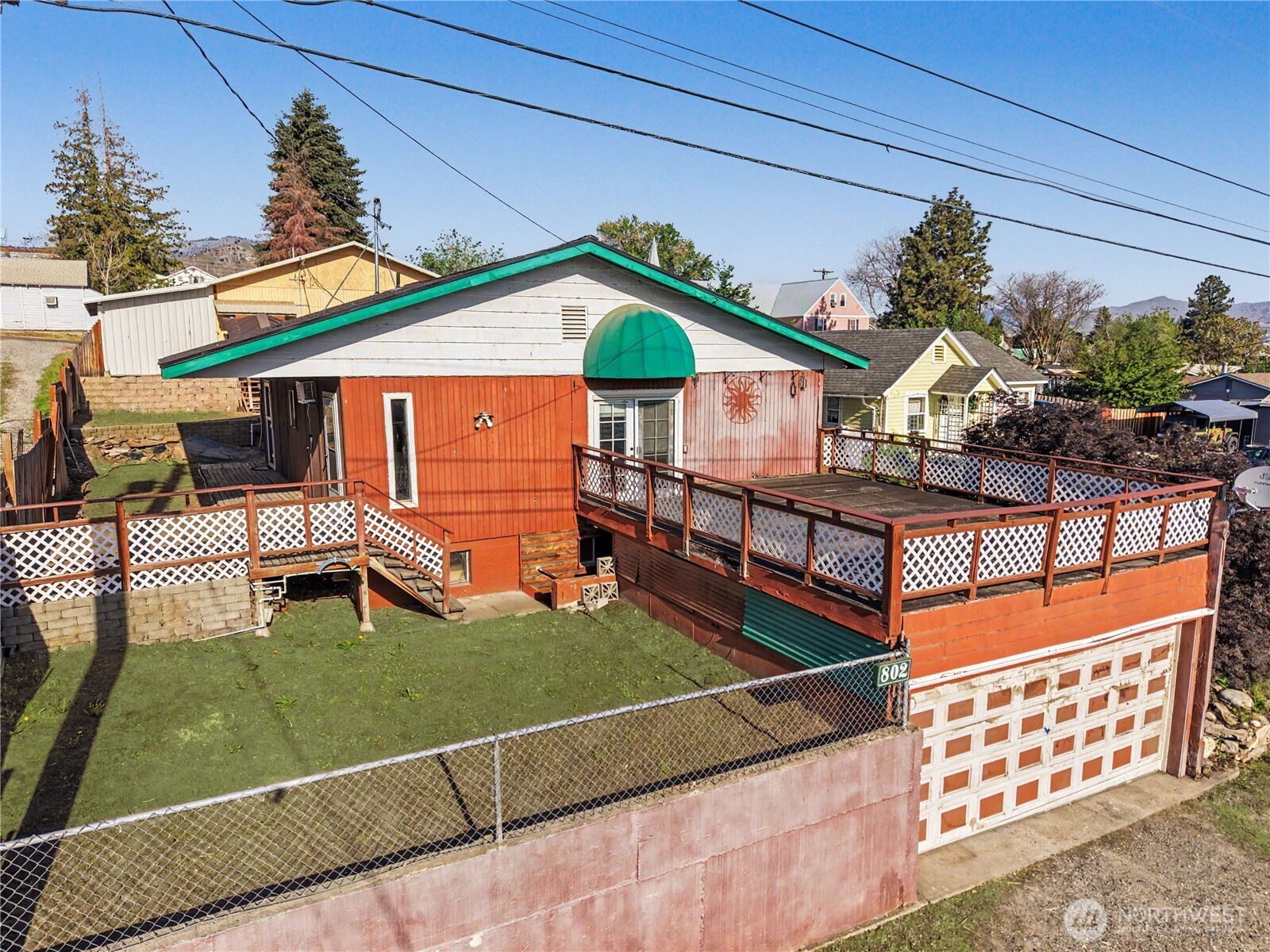 802 South Chelan Avenue Wenatchee, WA 98801 - Photo 1 of 40 a front view of a house with garden