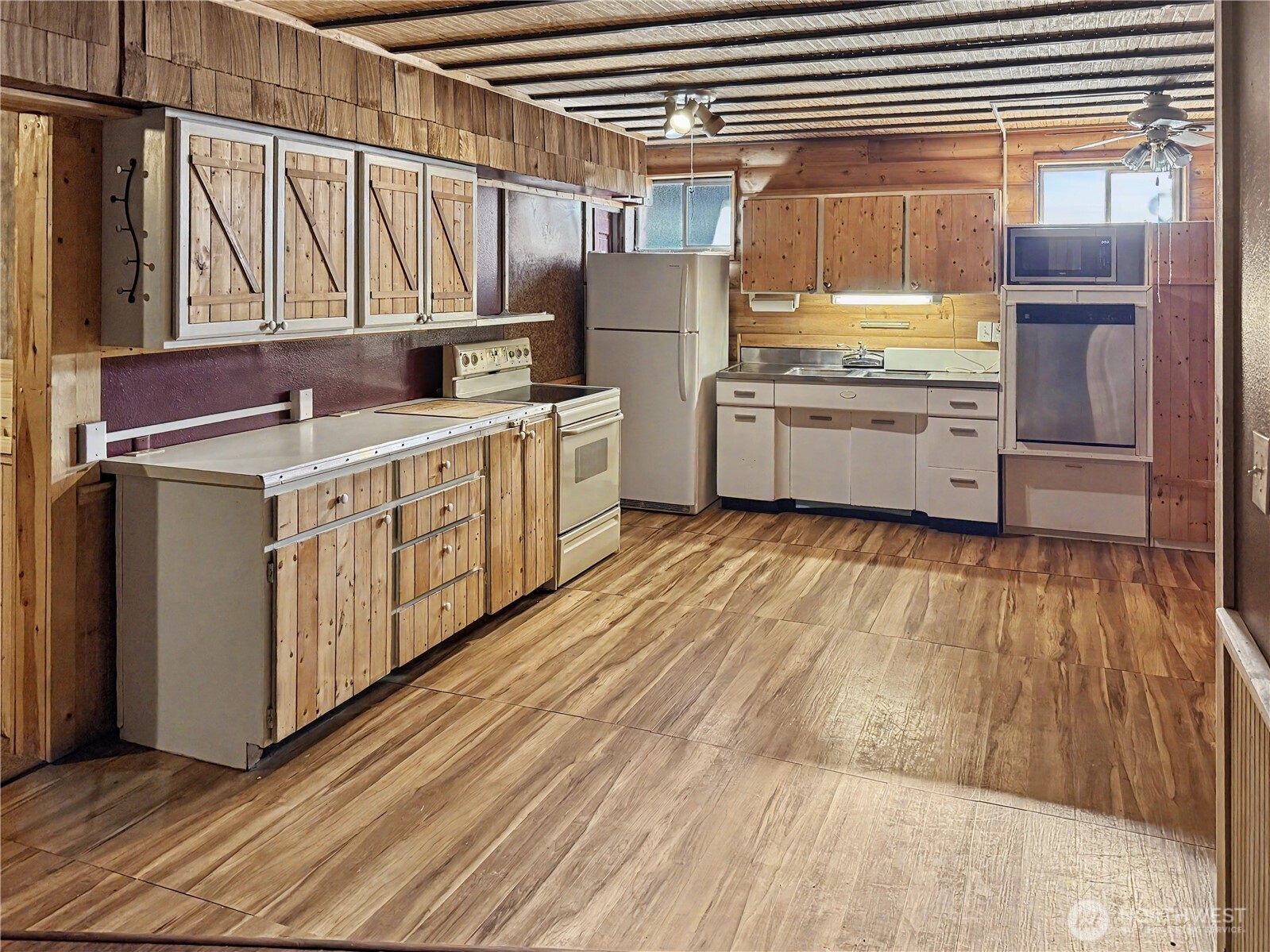 802 South Chelan Avenue Wenatchee, WA 98801 - Photo 15 of 40 a kitchen with a stove a sink and a refrigerator