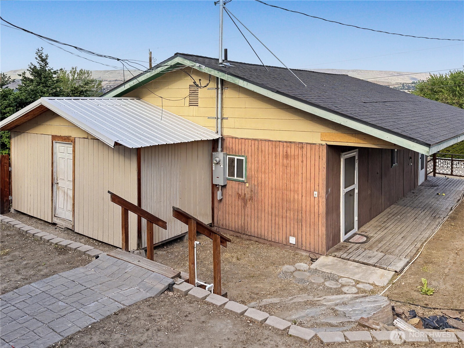 802 South Chelan Avenue Wenatchee, WA 98801 - Photo 22 of 40 a front view of house