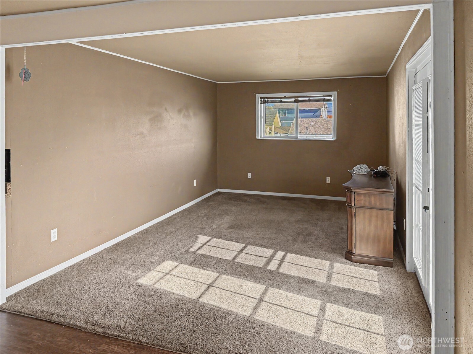 802 South Chelan Avenue Wenatchee, WA 98801 - Photo 24 of 40 a view of an empty room with a window