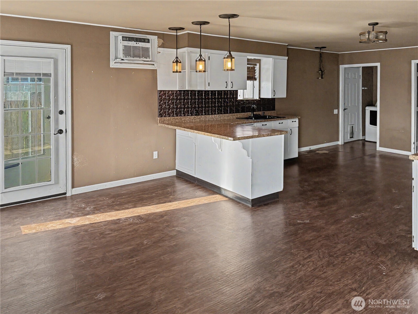 802 South Chelan Avenue Wenatchee, WA 98801 - Photo 25 of 40 an empty room with wooden floor and windows