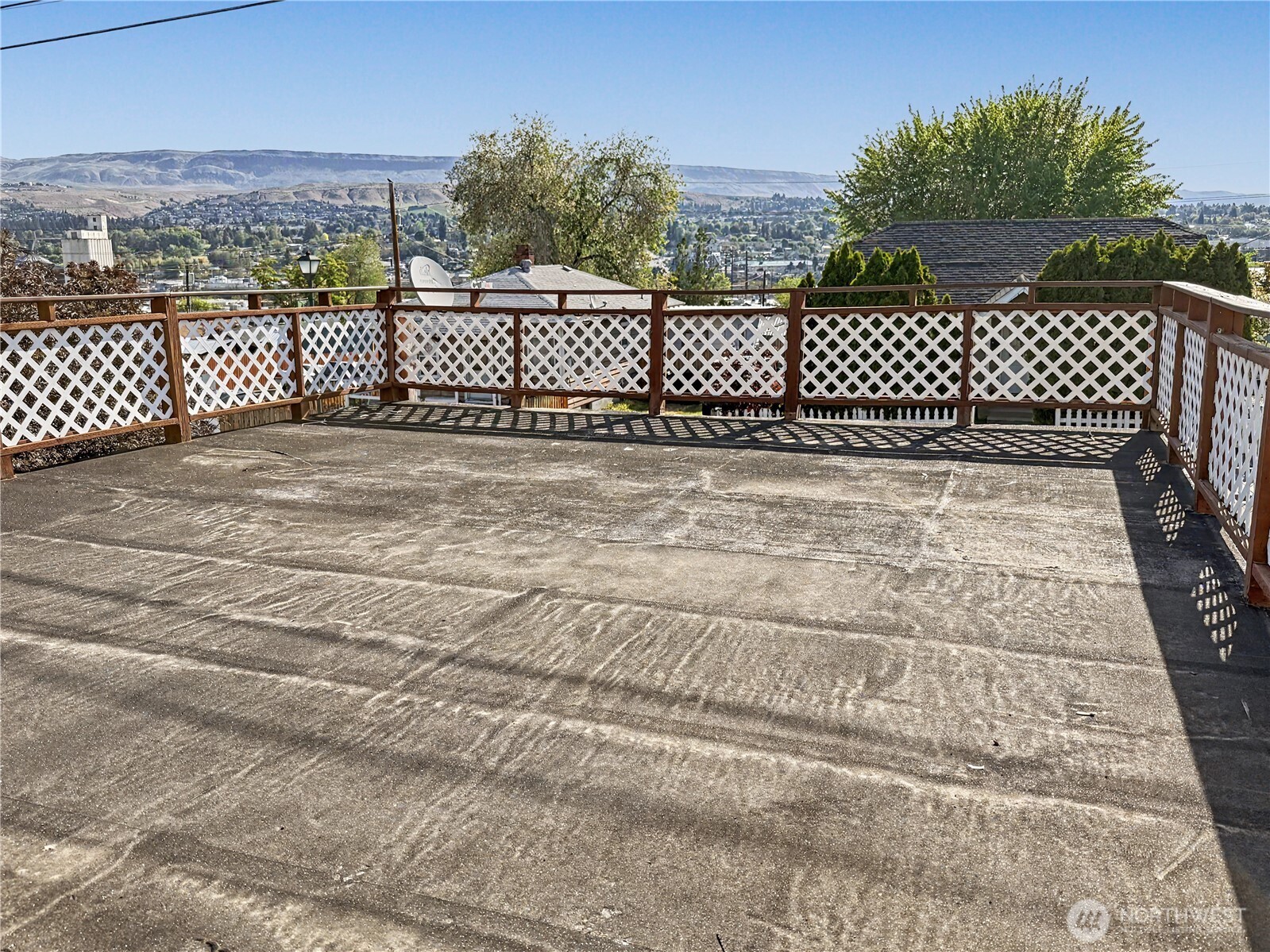 802 South Chelan Avenue Wenatchee, WA 98801 - Photo 32 of 40 a view of a backyard