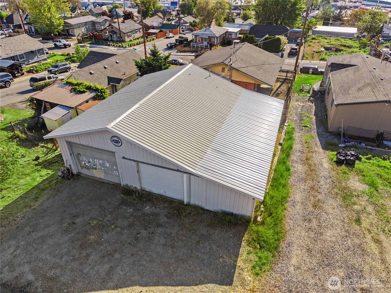 802 South Chelan Avenue Wenatchee, WA 98801 - Photo 37 of 40 an aerial view of a house with a yard
