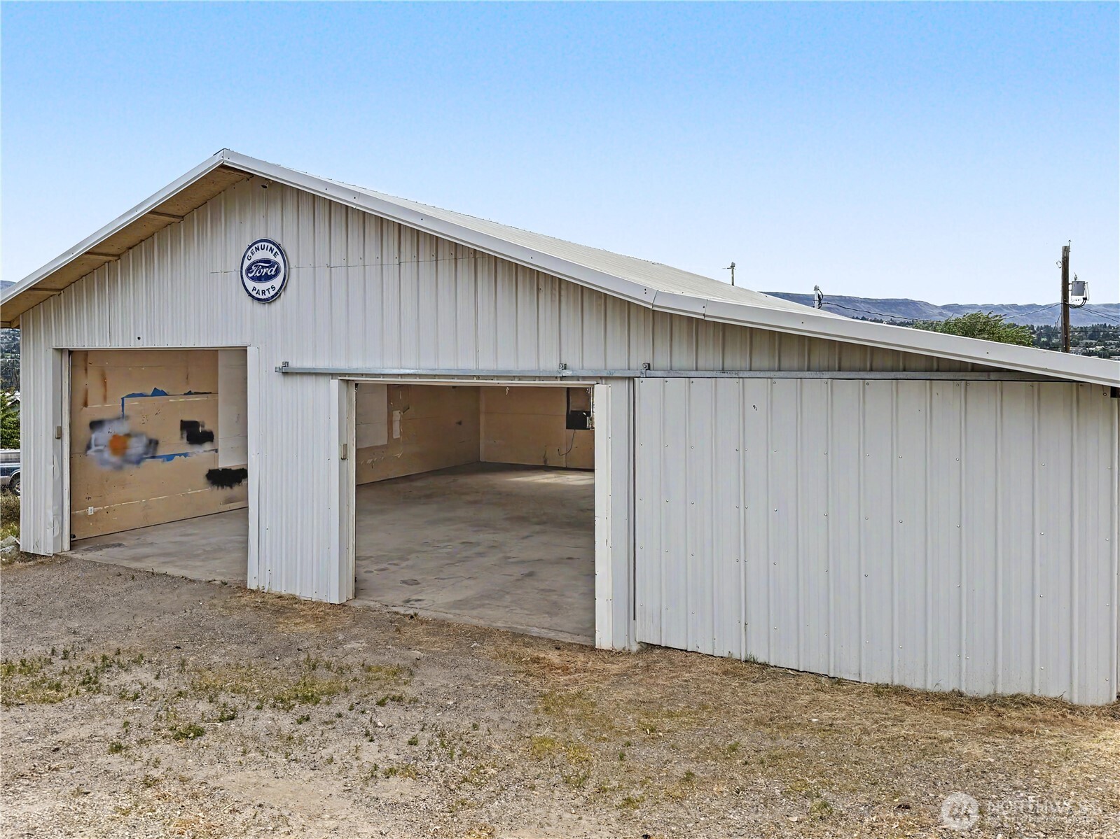 802 South Chelan Avenue Wenatchee, WA 98801 - Photo 4 of 40