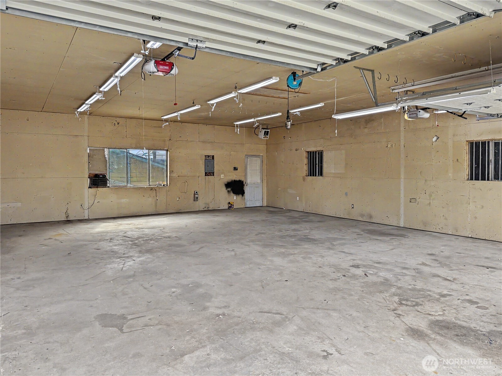 802 South Chelan Avenue Wenatchee, WA 98801 - Photo 7 of 40