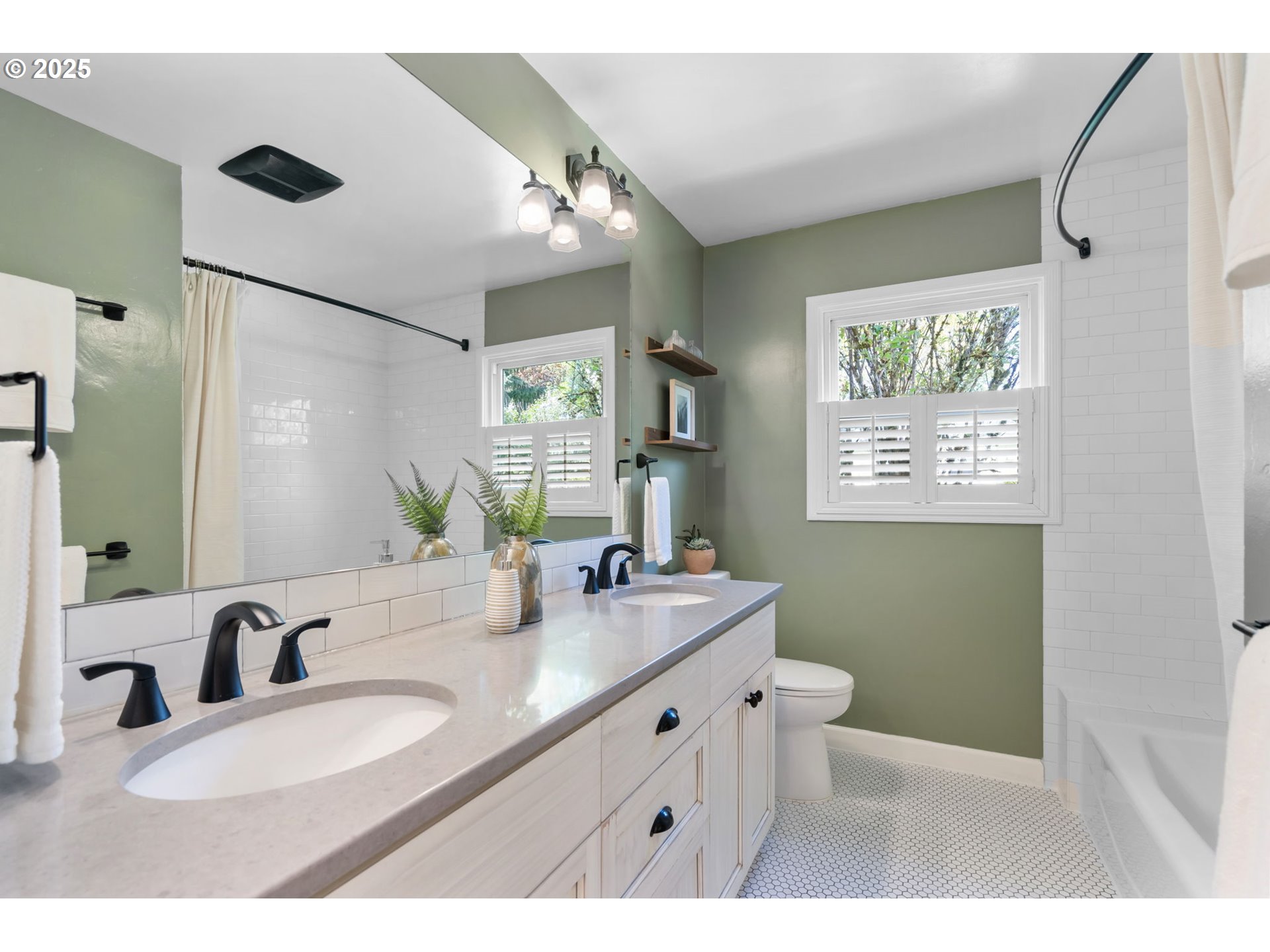 8075 Southwest Valley View Court Portland, OR 97225 - Photo 15 of 23 Gallery Image 15
