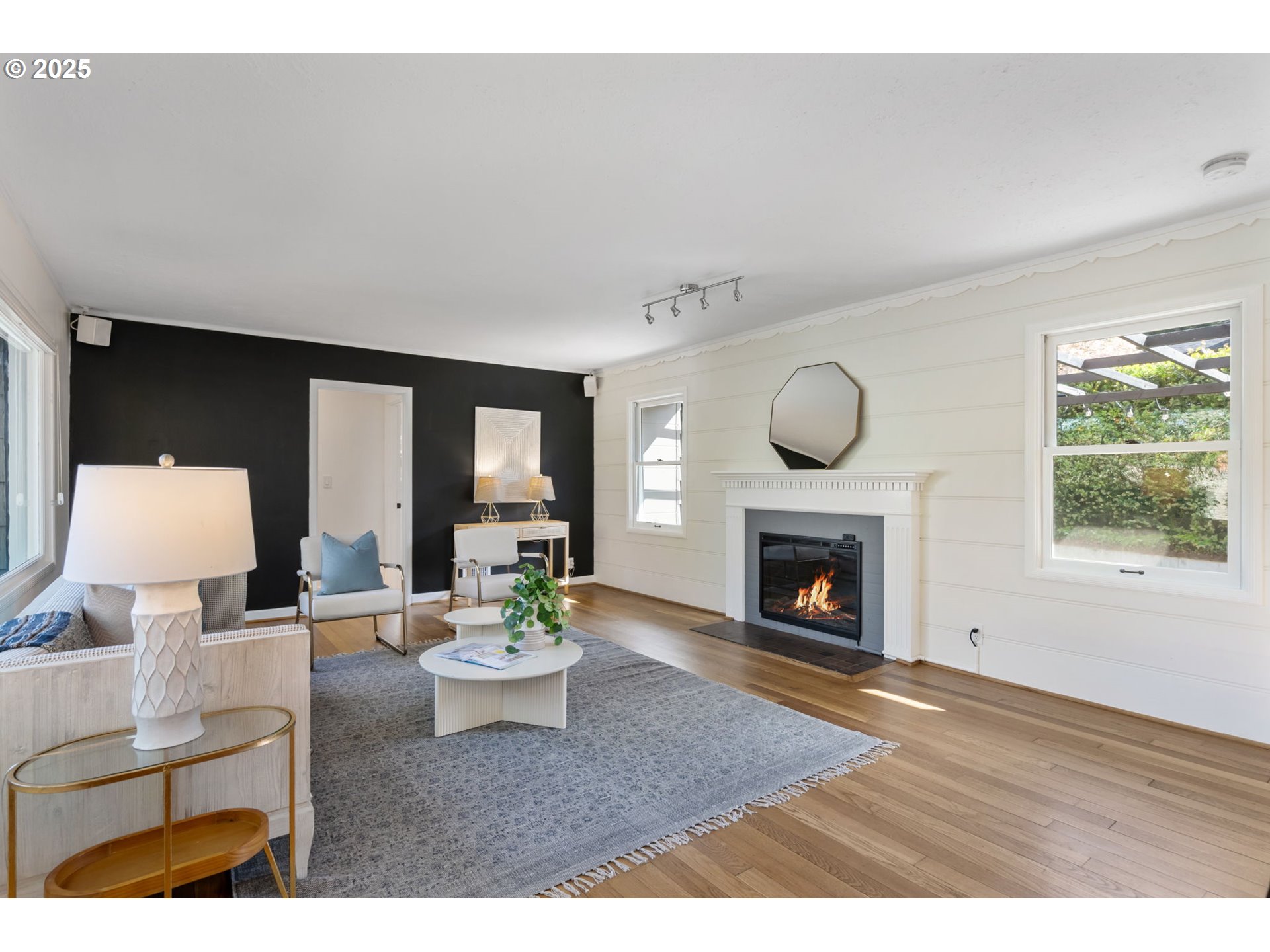 8075 Southwest Valley View Court Portland, OR 97225 - Photo 3 of 23 Gallery Image 3