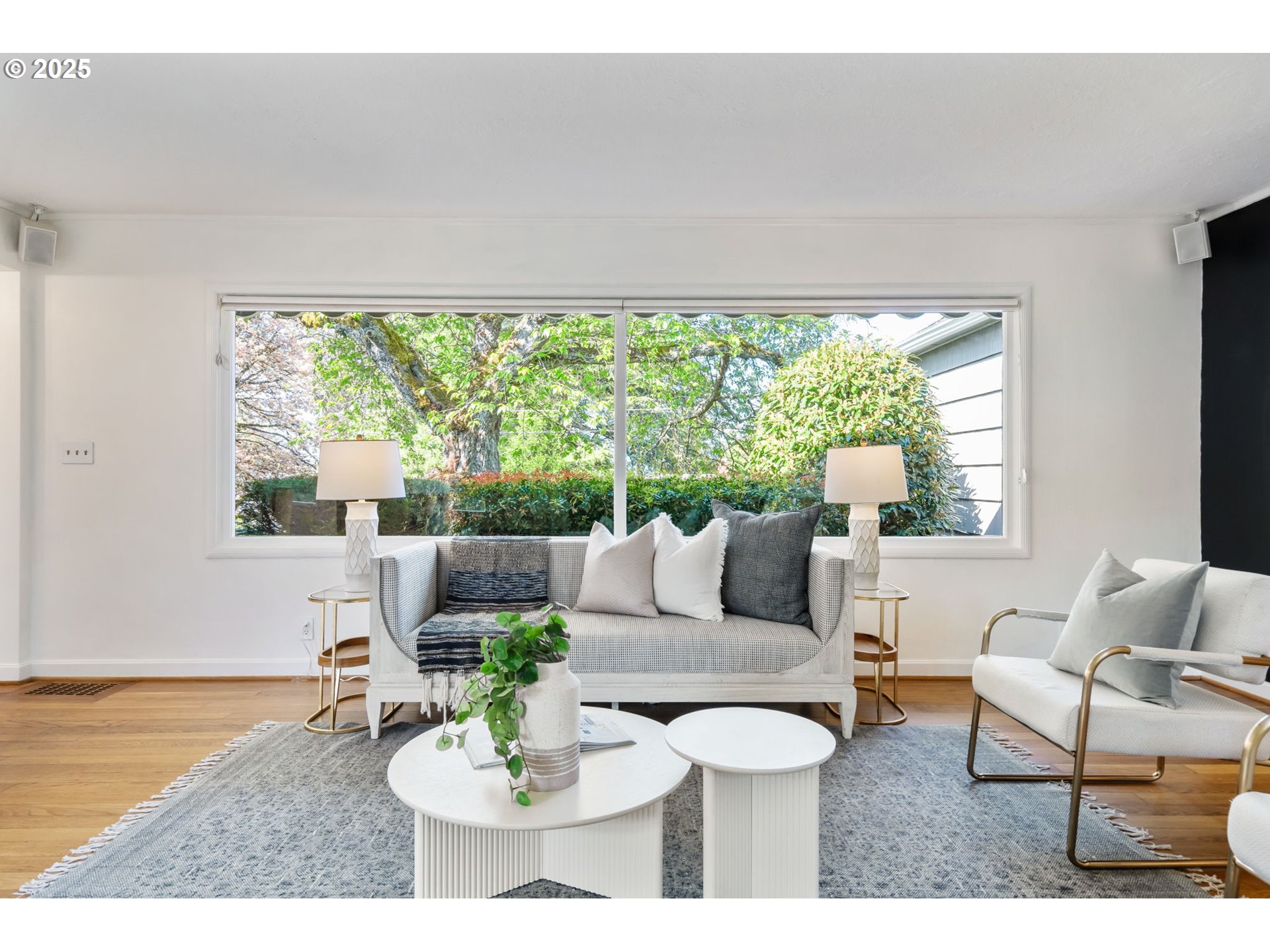 8075 Southwest Valley View Court Portland, OR 97225 - Photo 5 of 23 Gallery Image 5
