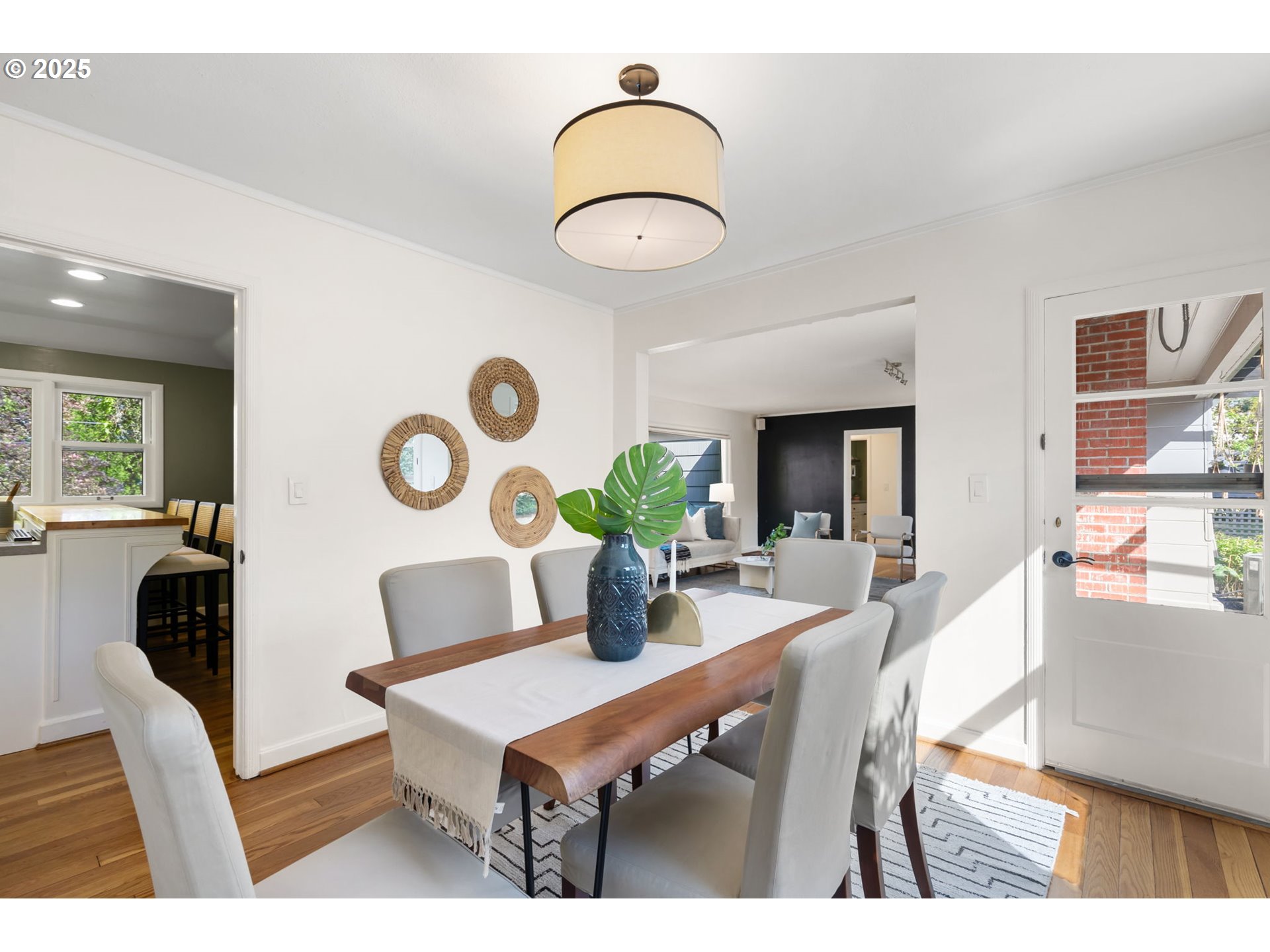 8075 Southwest Valley View Court Portland, OR 97225 - Photo 8 of 23 Gallery Image 8