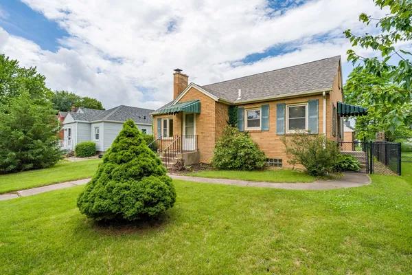 $265,000 | 2627 9th Street, Moline, IL 61265