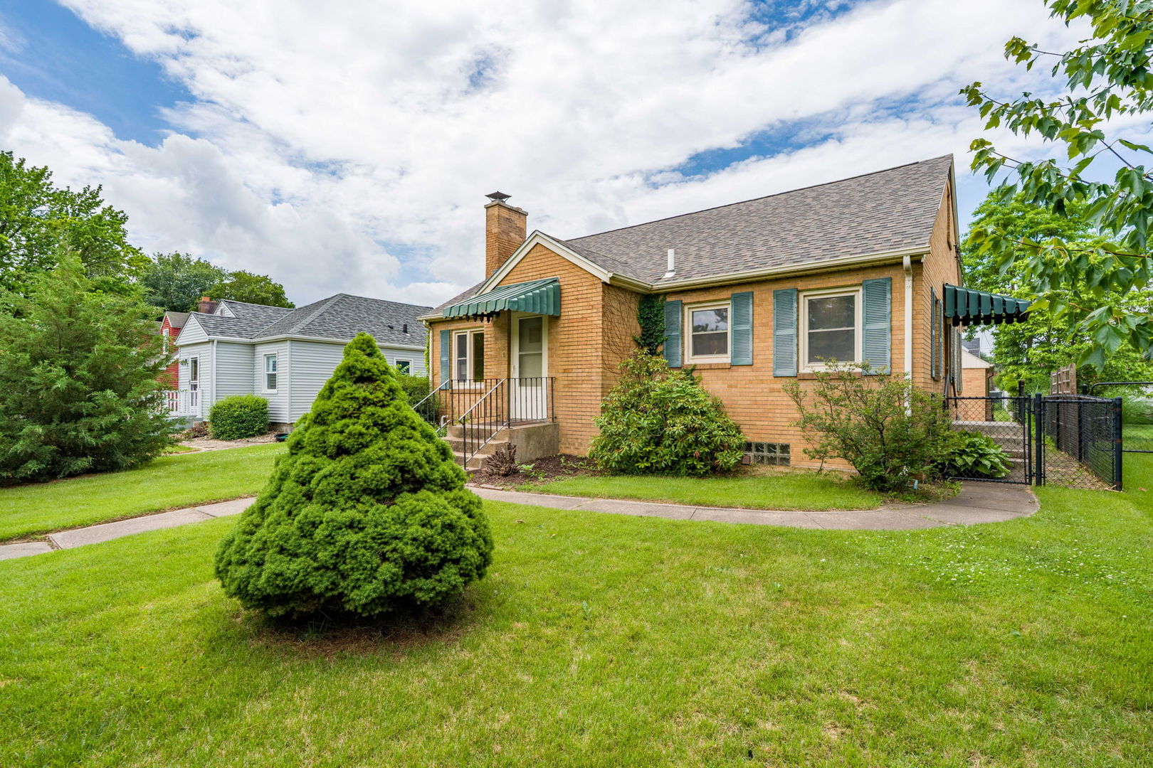 2627 9th Street Moline, IL 61265 - Photo 1 of 37