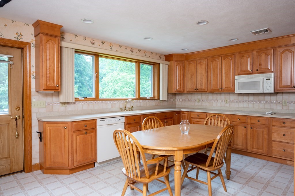 106 Allerton Road Milton, MA 02186 - Photo 14 of 39 Gallery Image 14