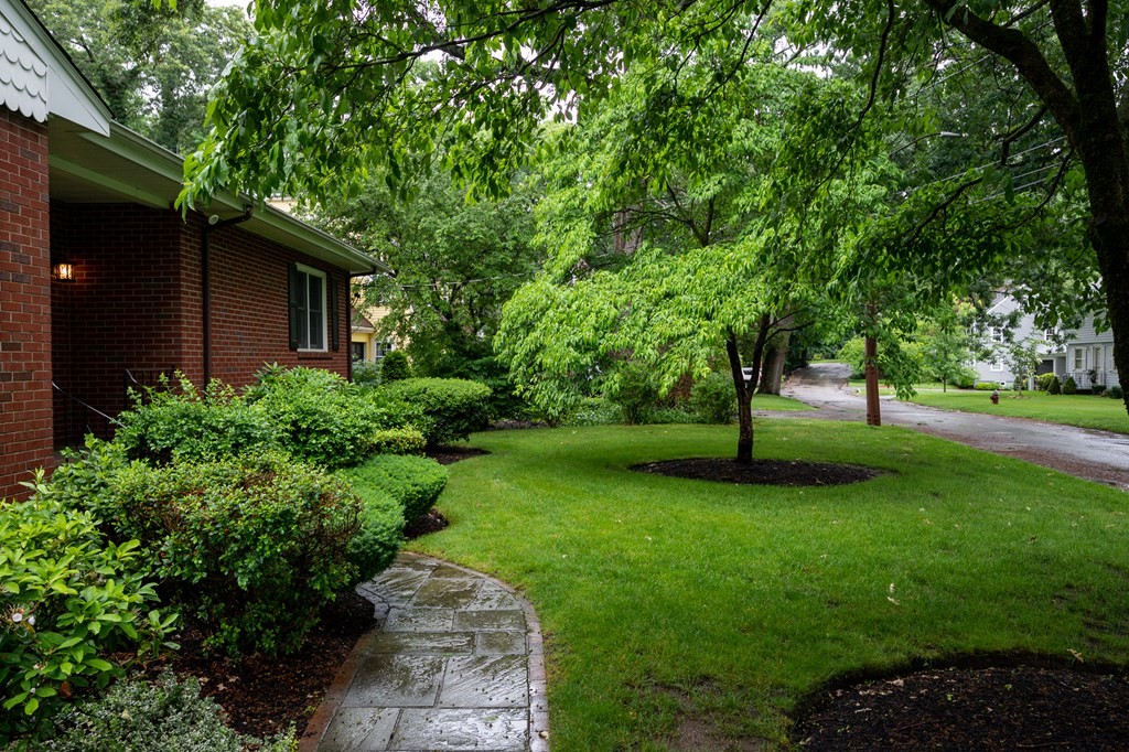 106 Allerton Road Milton, MA 02186 - Photo 4 of 39 Gallery Image 4