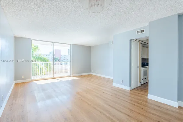 $265,000 | 3161 South Ocean Drive, Unit 407, Hallandale Beach, FL 33009