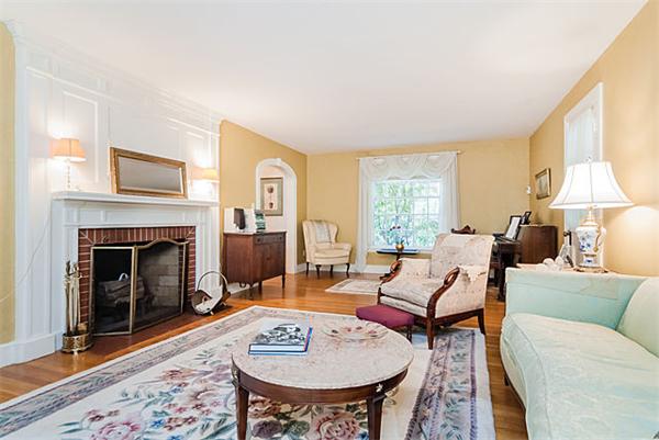 84 Alberta Road Brookline, MA 02467 - Photo 6 of 14 Gallery Image 6