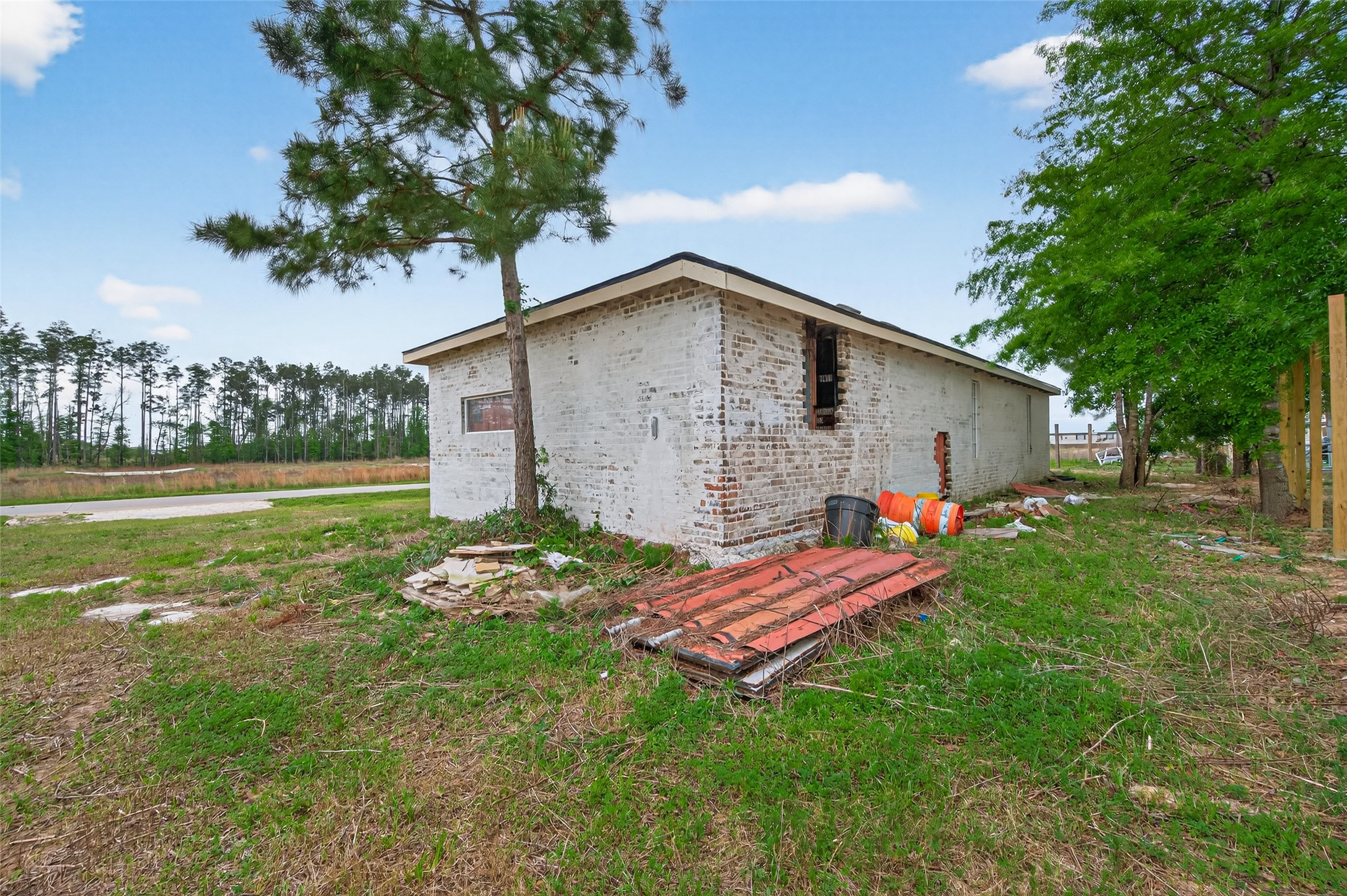 159 Road 5814 Cleveland, TX 77327 - Photo 5 of 12 a backyard of a house with lots of green space