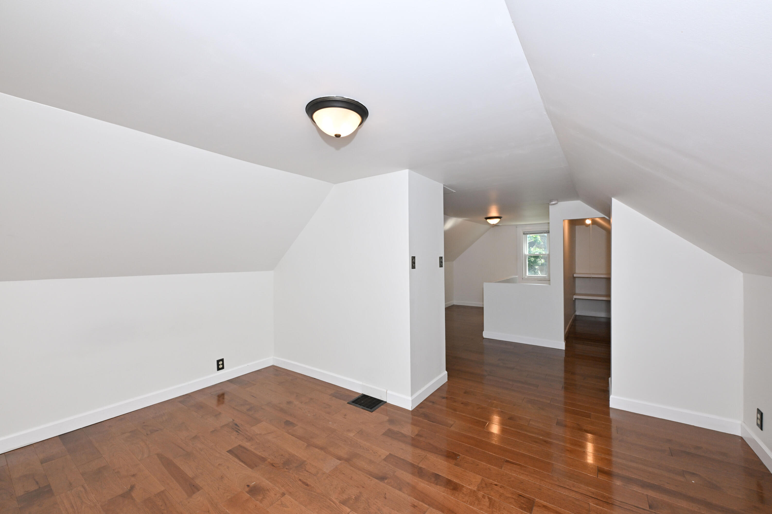 8001 West Cold Spring Road Greenfield, WI 53220 - Photo 13 of 24 Upper Primary Bed