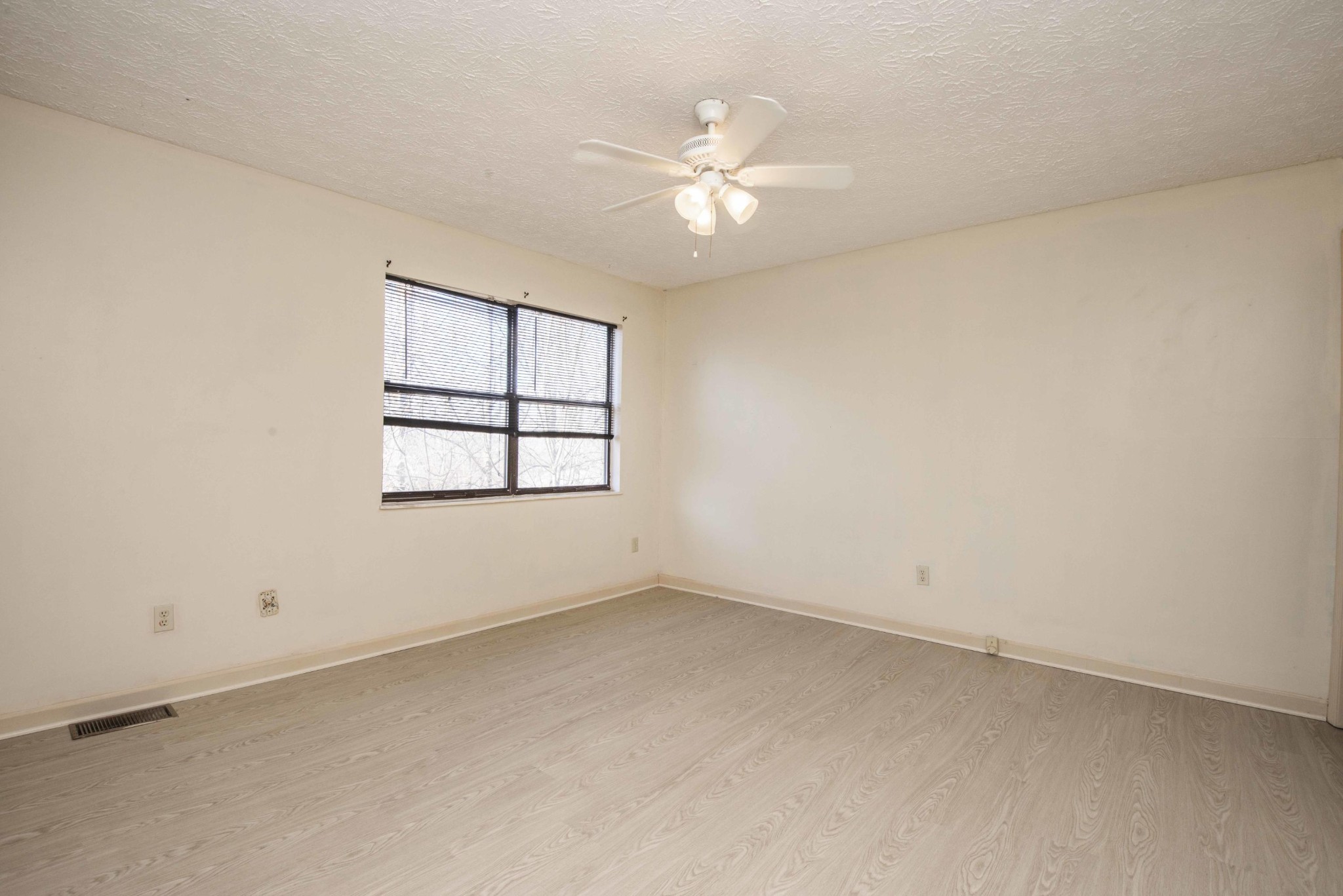 149 High Point Lane Oak Ridge, TN 37830 - Photo 8 of 27 an empty room with windows and chandelier fan