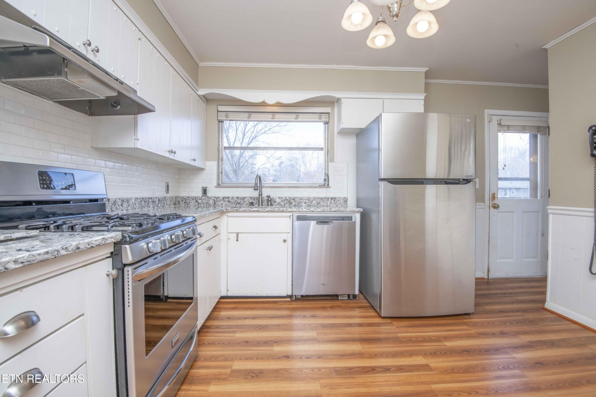 5409 Inwood Road Northwest Knoxville, TN 37921 - Photo 23 of 47 a kitchen with a stove a refrigerator and a sink
