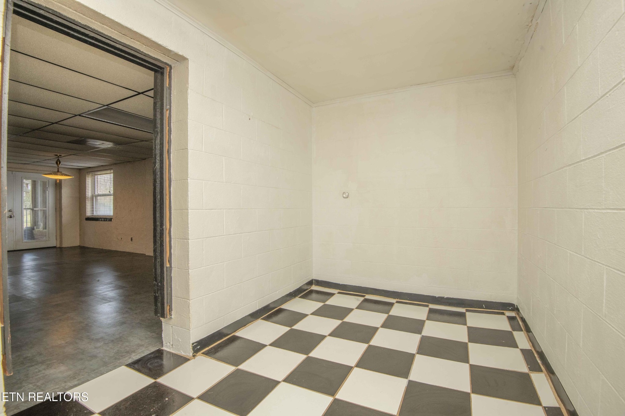5409 Inwood Road Northwest Knoxville, TN 37921 - Photo 33 of 47 a view of a black and white checkered floor