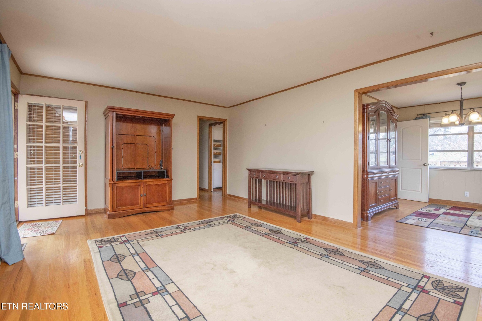 5409 Inwood Road Northwest Knoxville, TN 37921 - Photo 4 of 47 a view of a livingroom with wooden floor and a fireplace
