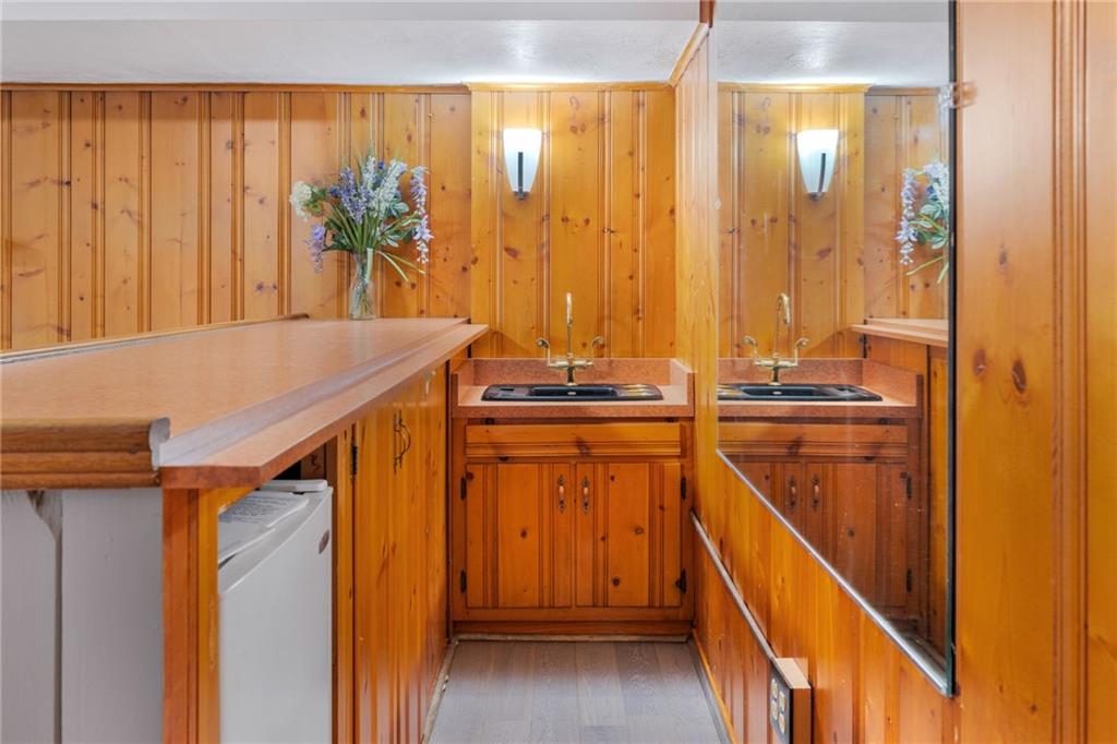 199 Farmington Road Pittsburgh, PA 15215 - Photo 32 of 46 a view of a walk in closet