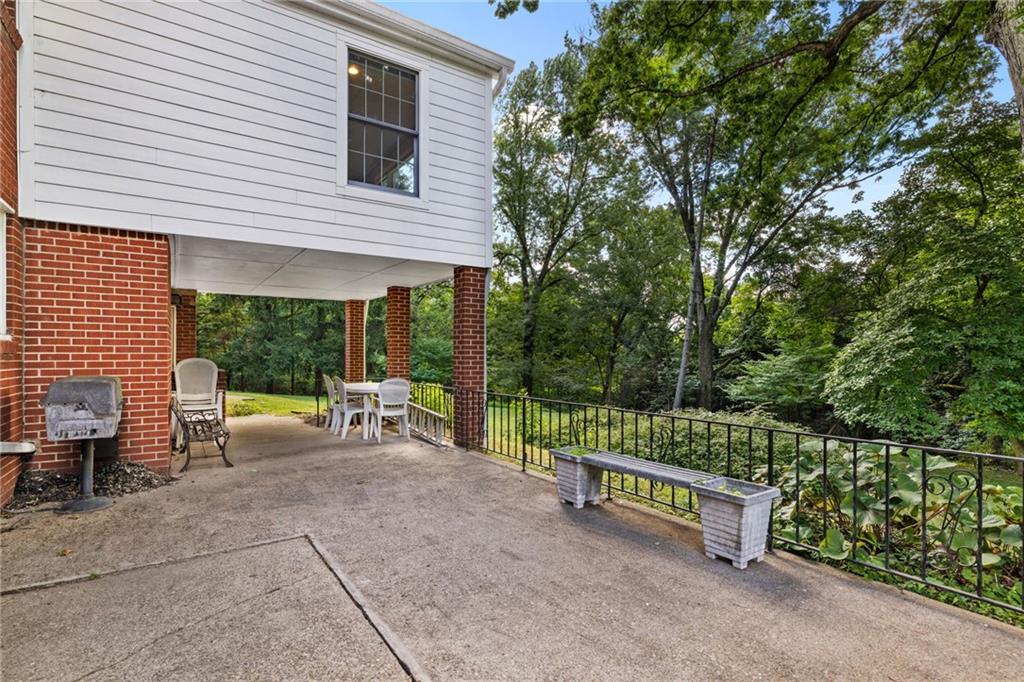 199 Farmington Road Pittsburgh, PA 15215 - Photo 37 of 46 a view of a bench in the roof deck