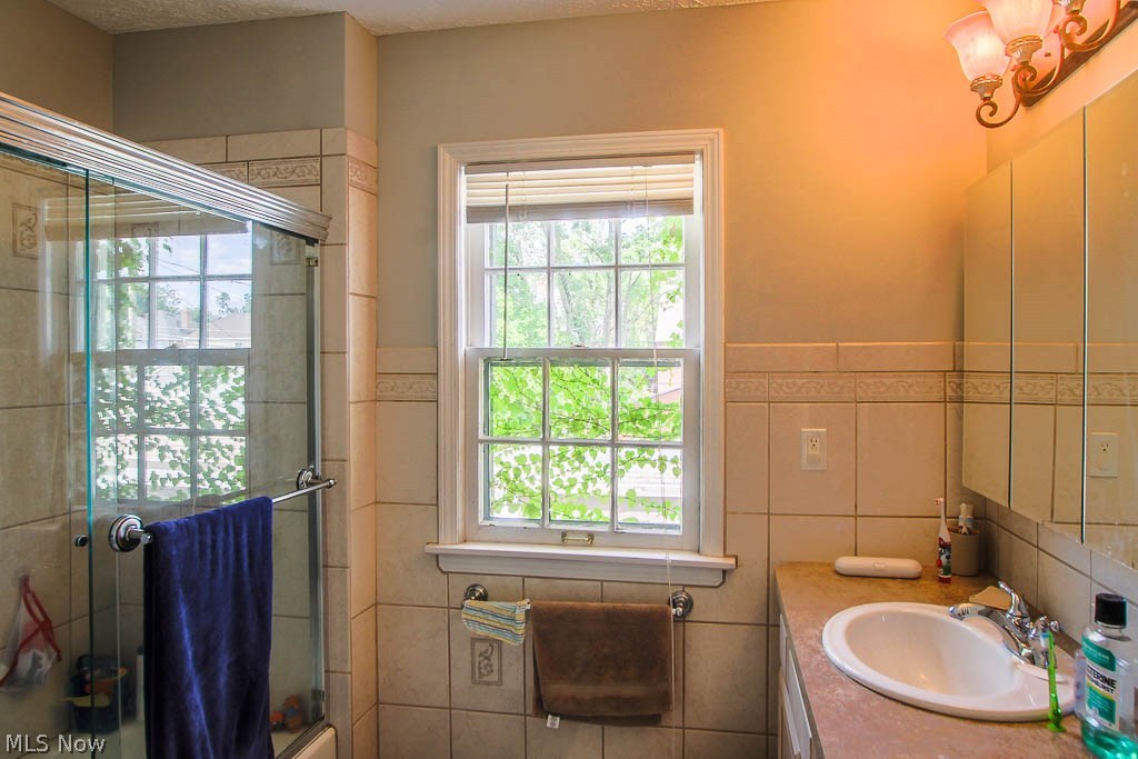 2407 Traymore Road Cleveland, OH 44118 - Photo 12 of 15
