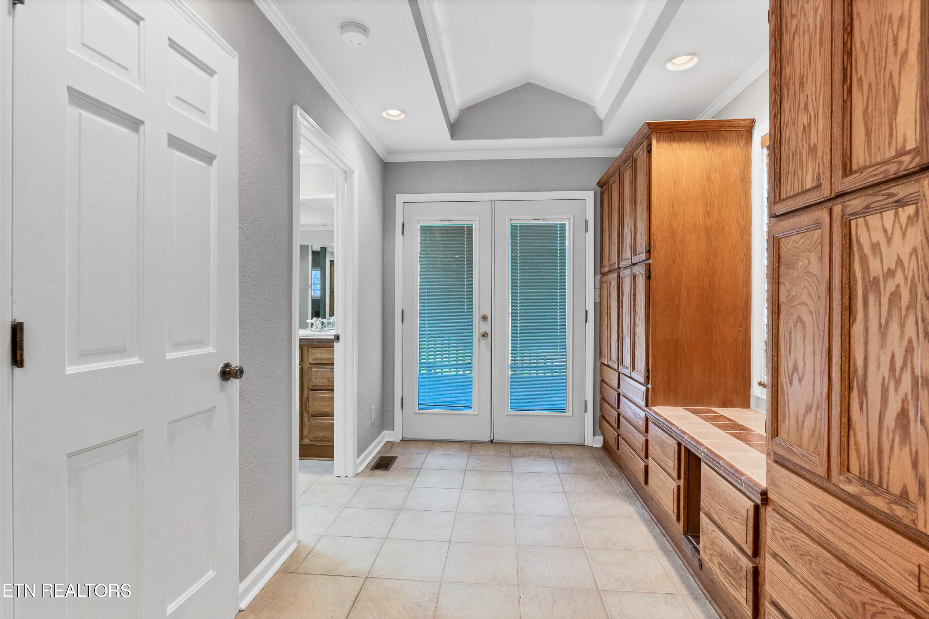 202 Candora Road Maryville, TN 37804 - Photo 20 of 47 Primary suite dressing area