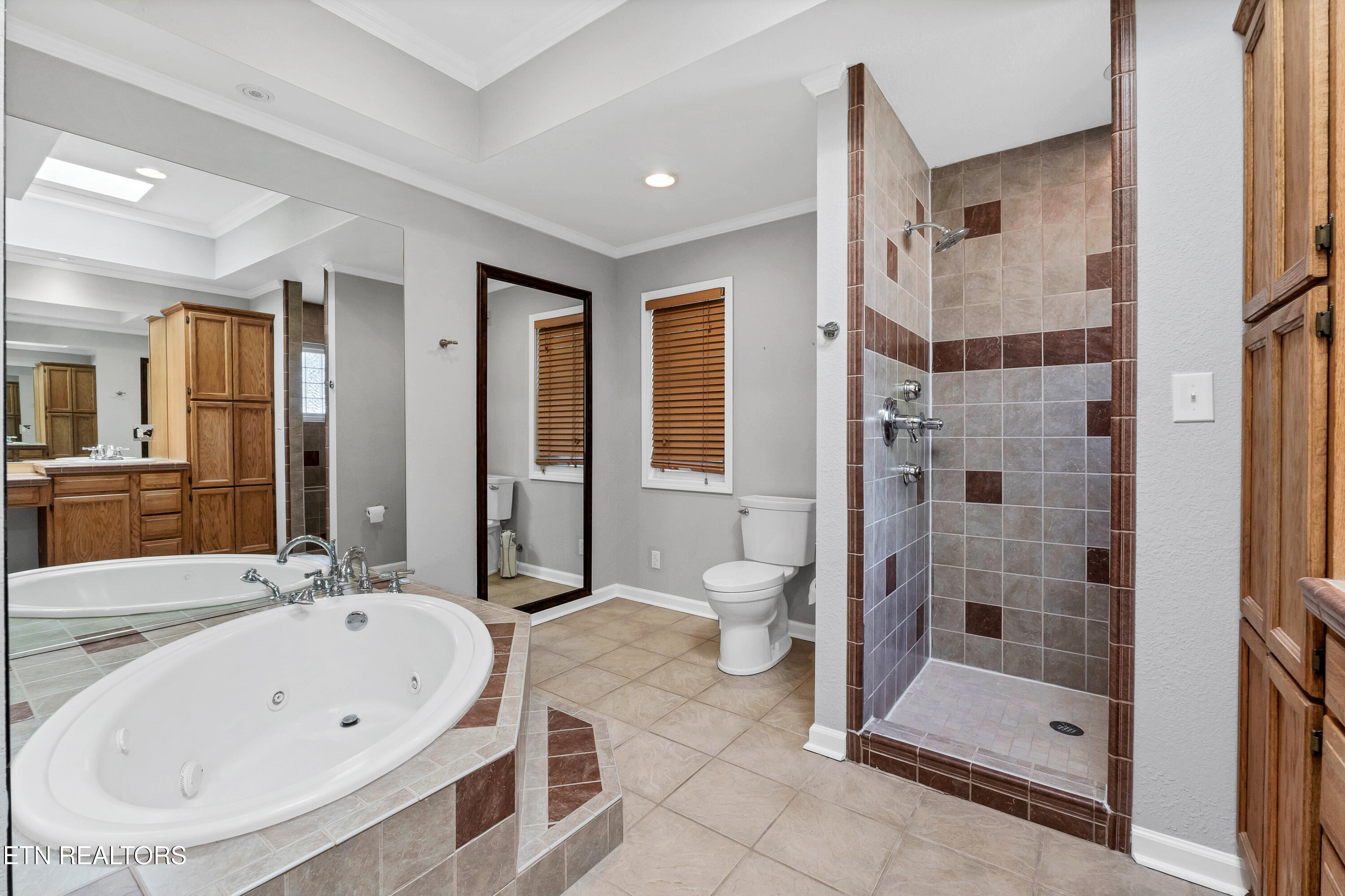 202 Candora Road Maryville, TN 37804 - Photo 23 of 47 Primary bathroom