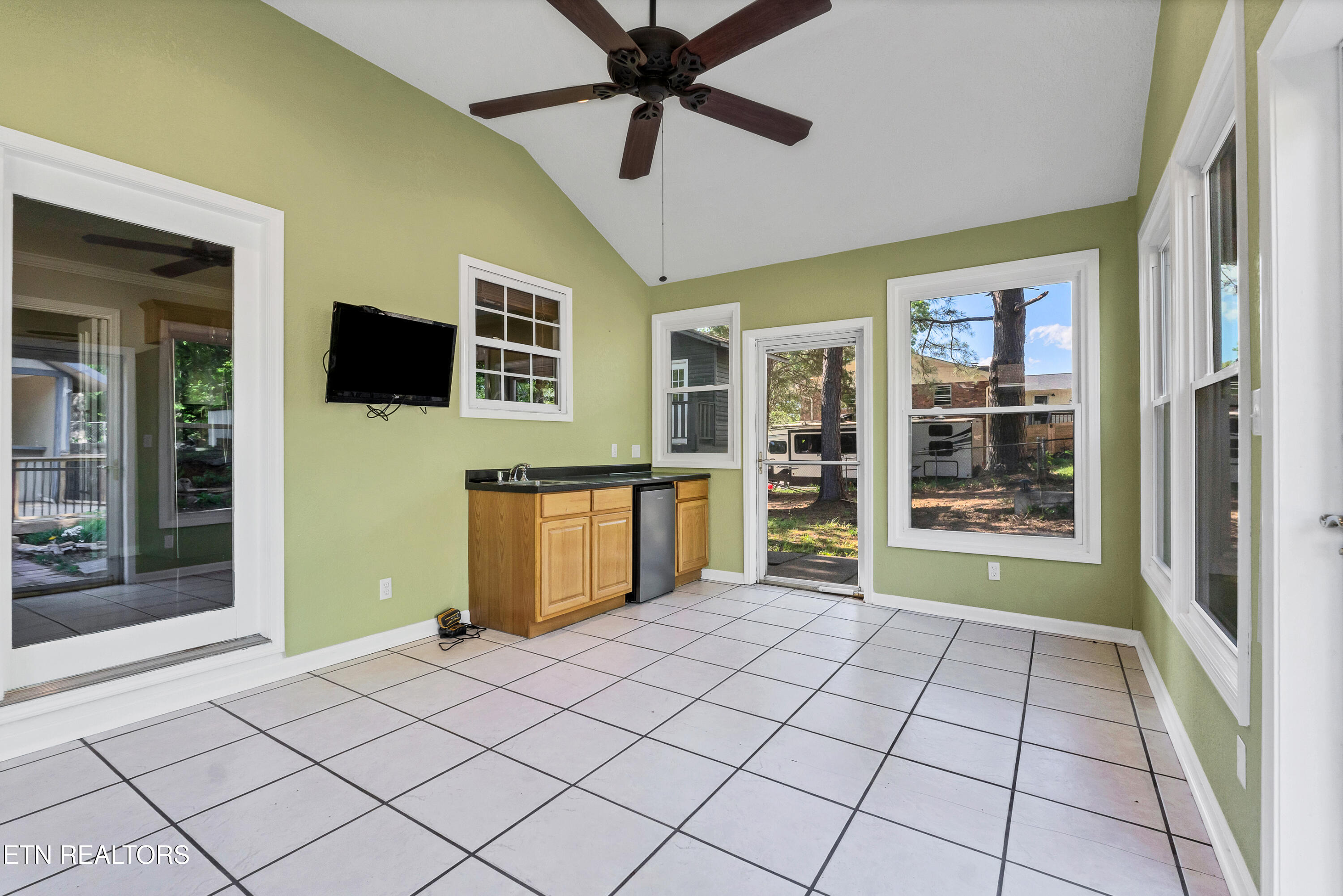 202 Candora Road Maryville, TN 37804 - Photo 34 of 47 Sunroom