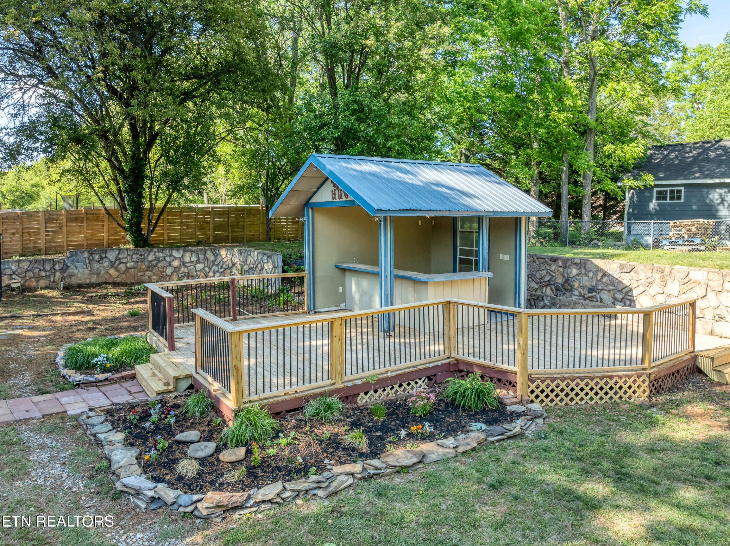 202 Candora Road Maryville, TN 37804 - Photo 42 of 47 Outdoor Tiki Hut!