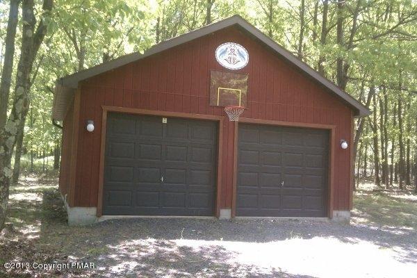 85 Huffman Circle Bushkill, PA 18324 - Photo 17 of 20 Huge 2 Car Garage