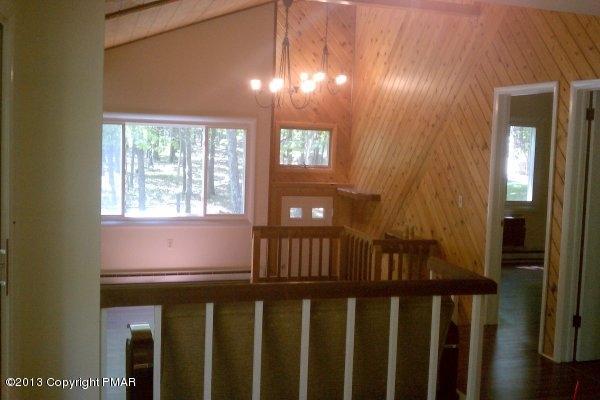 85 Huffman Circle Bushkill, PA 18324 - Photo 3 of 20 Living Room