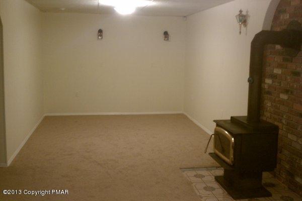 85 Huffman Circle Bushkill, PA 18324 - Photo 4 of 20 Family Room 1