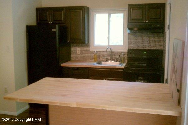 85 Huffman Circle Bushkill, PA 18324 - Photo 8 of 20 kitchen