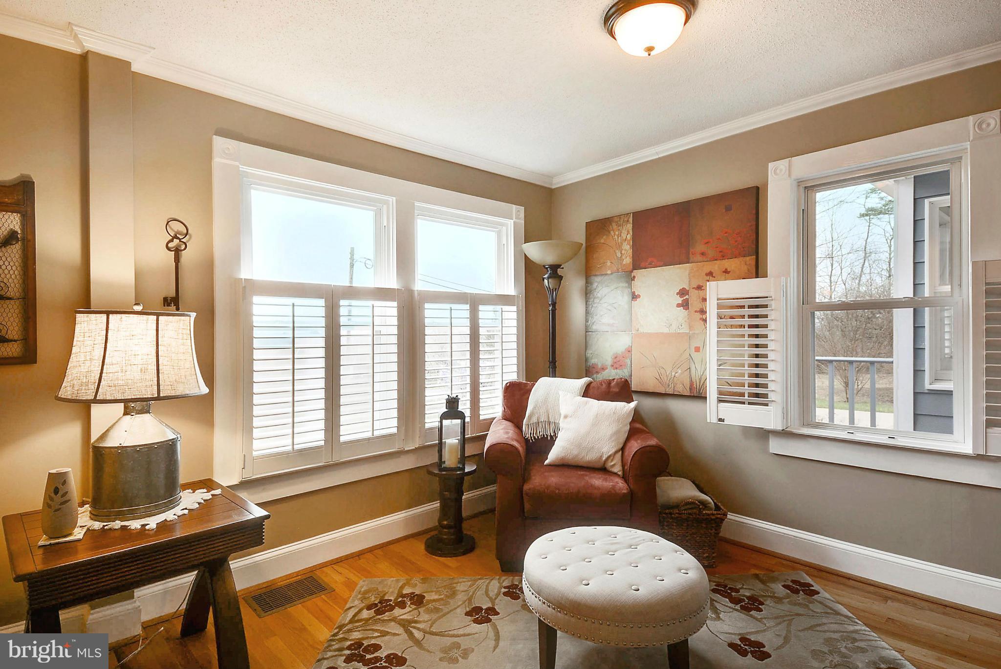 23501 Peach Tree Road Clarksburg, MD 20871 - Photo 14 of 30 Dining room w/ double exposure