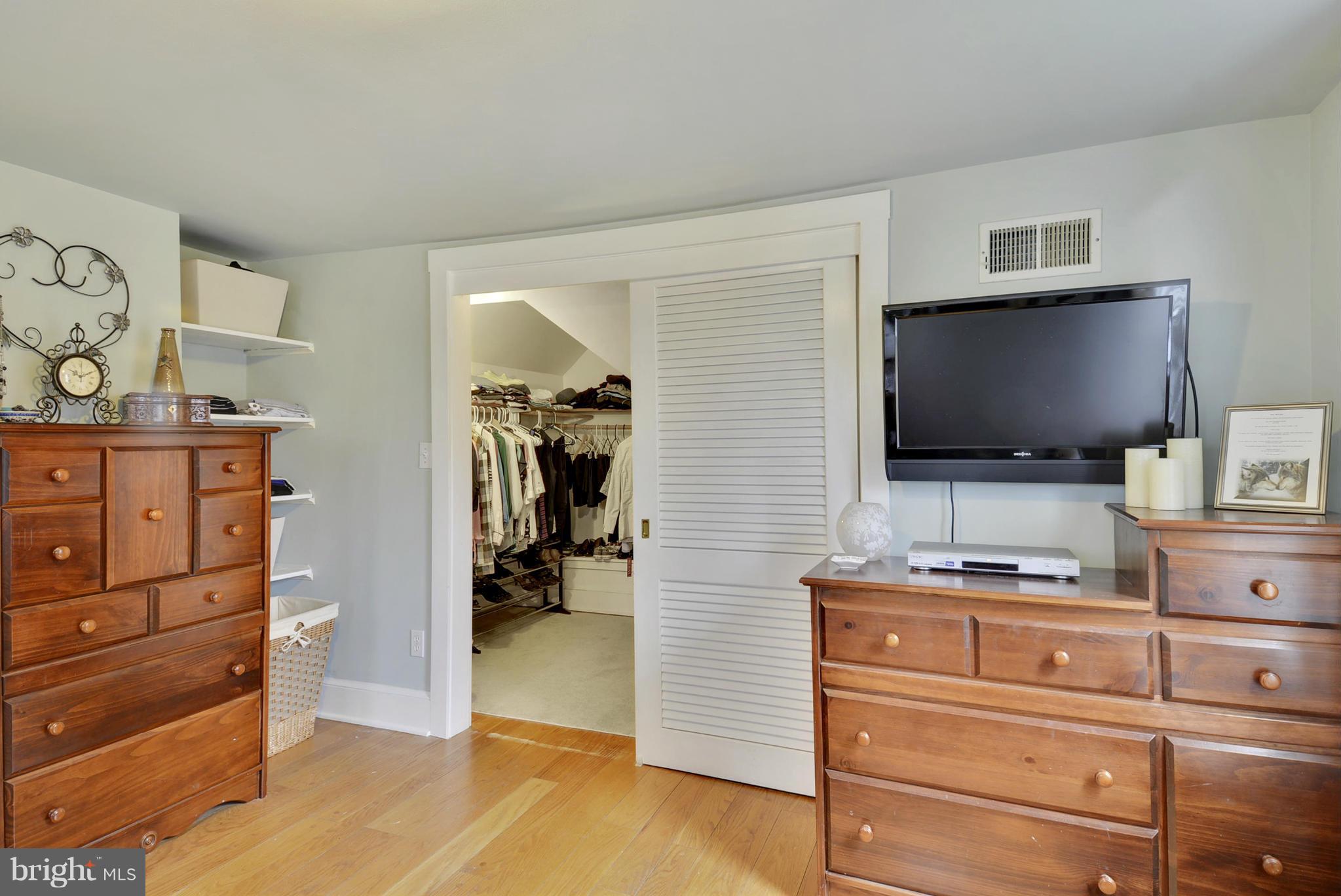 23501 Peach Tree Road Clarksburg, MD 20871 - Photo 22 of 30 Bedroom #4 w/ huge walk-in closet