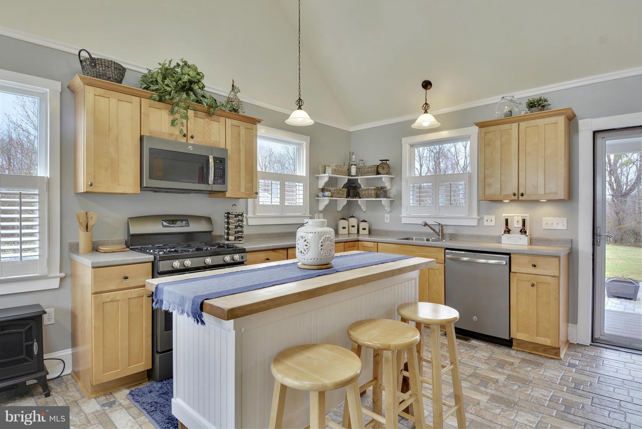 23501 Peach Tree Road Clarksburg, MD 20871 - Photo 5 of 30 Gourmet kitchen w/ SS appliances/maple cabinets